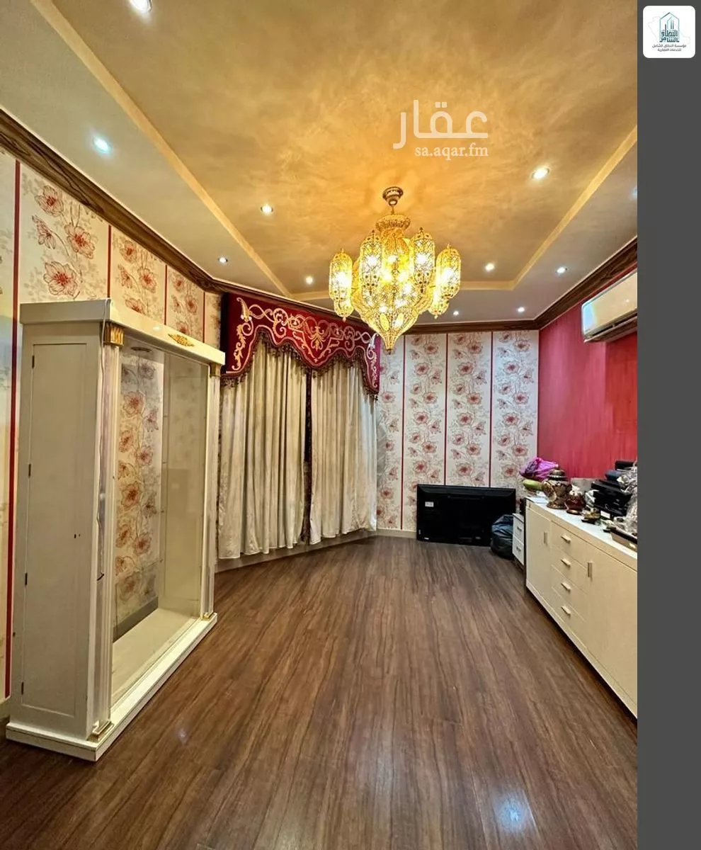 8 bedroom villa in Al Yasmin 25