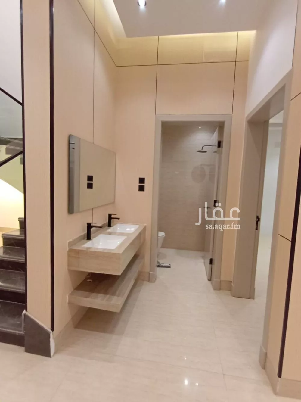 6 bedroom villa in Al Janadriyah 4