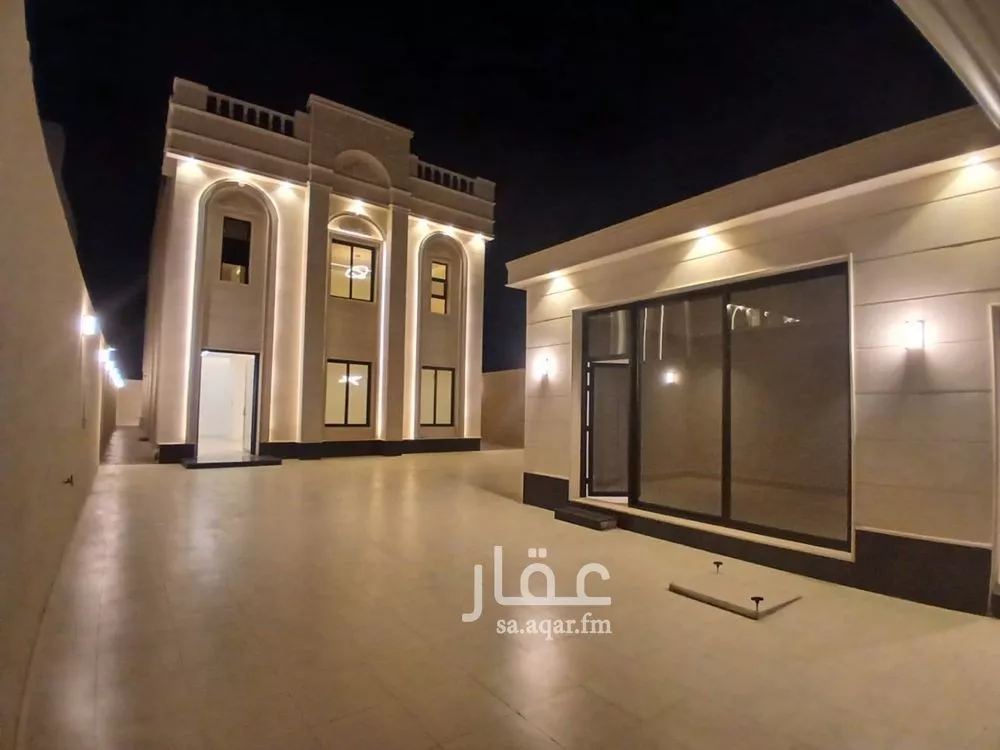 فيلا 9 غرف في العقيق 8