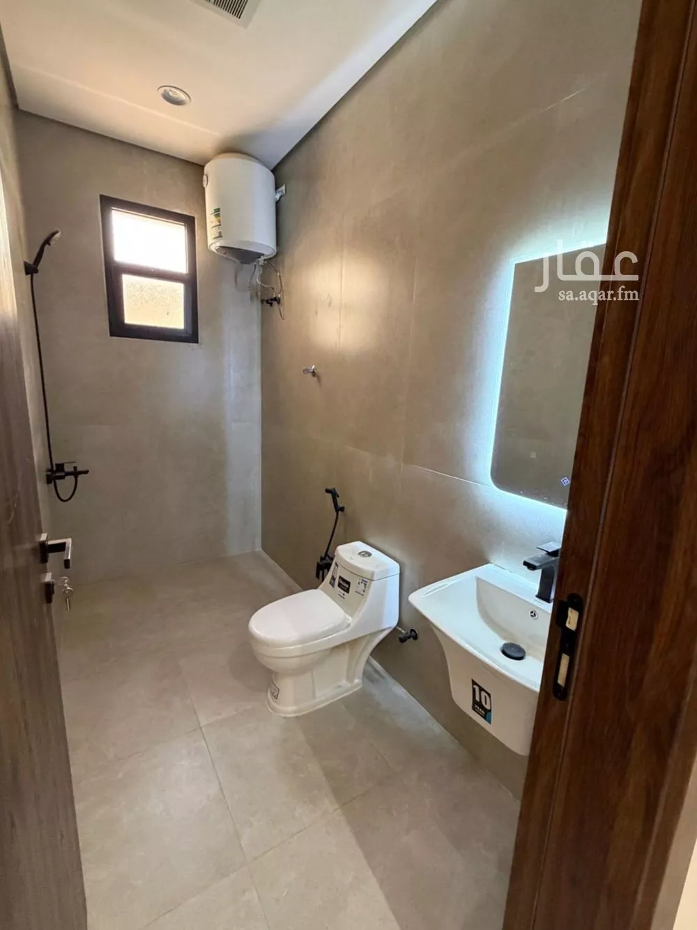 4 bedroom apartment in Al Hazm 8