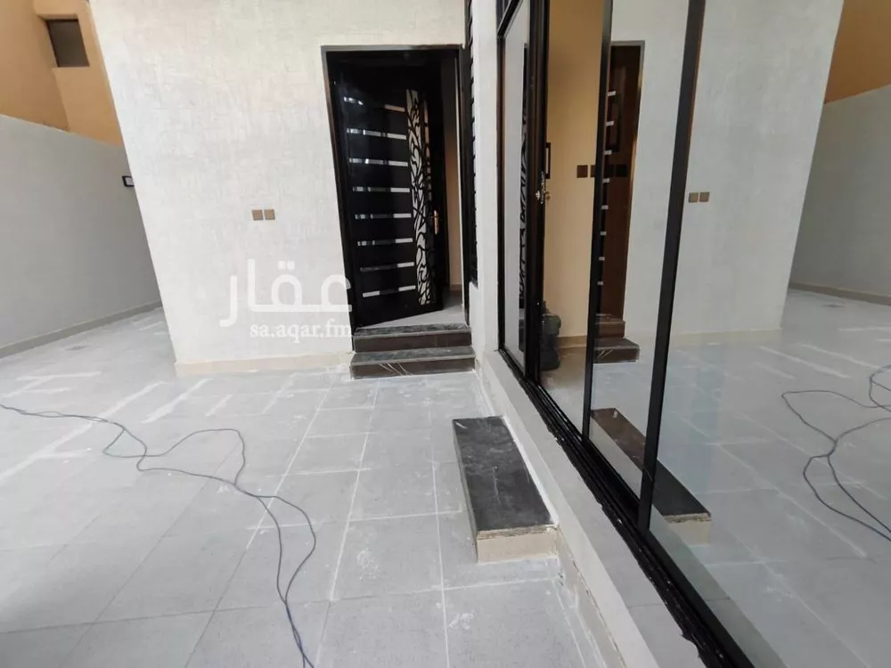 فيلا 6 غرف في العريجاء الوسطى 9