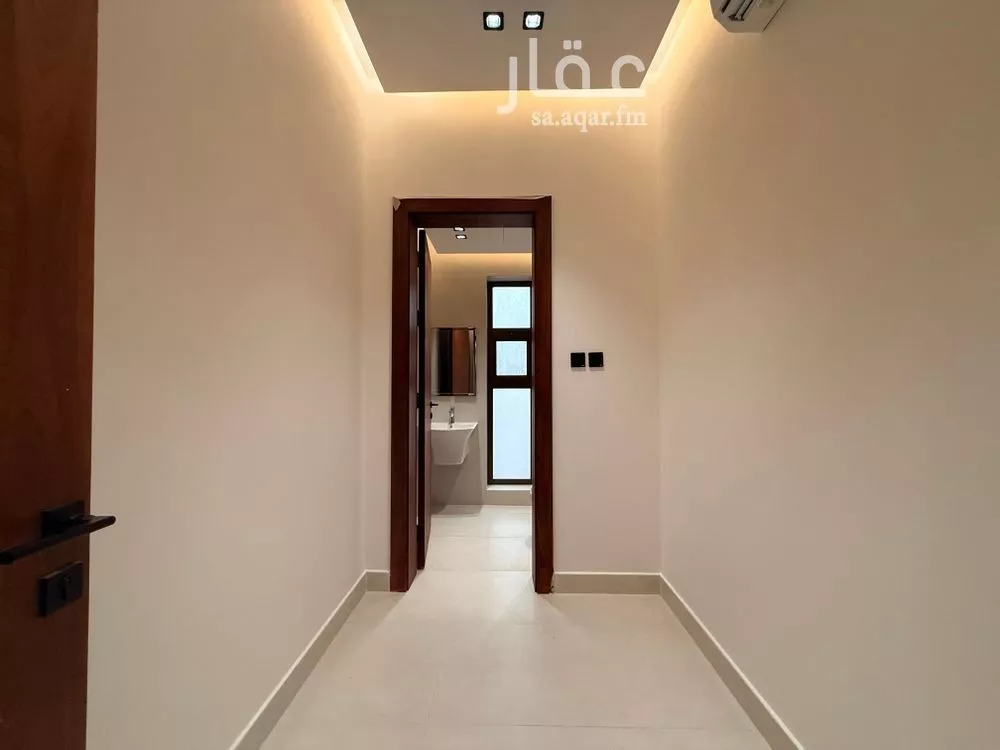 فيلا 3 غرف في الملقا 12