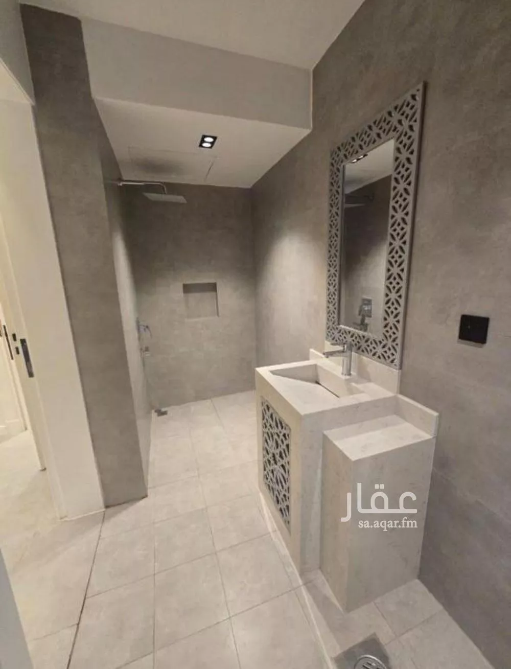 فيلا 5 غرف في العارض 12