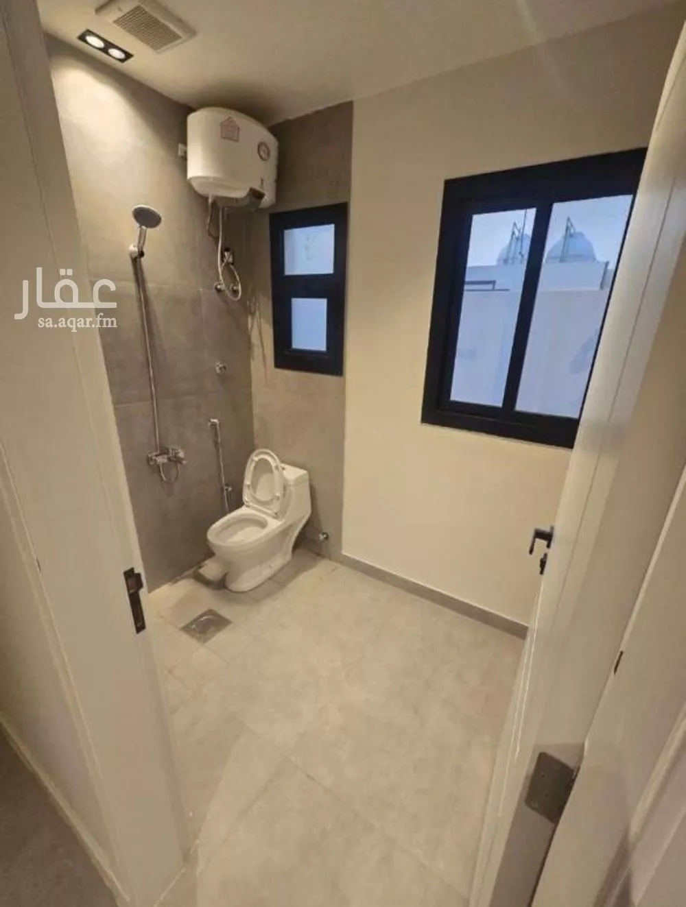 فيلا 5 غرف في العارض 8