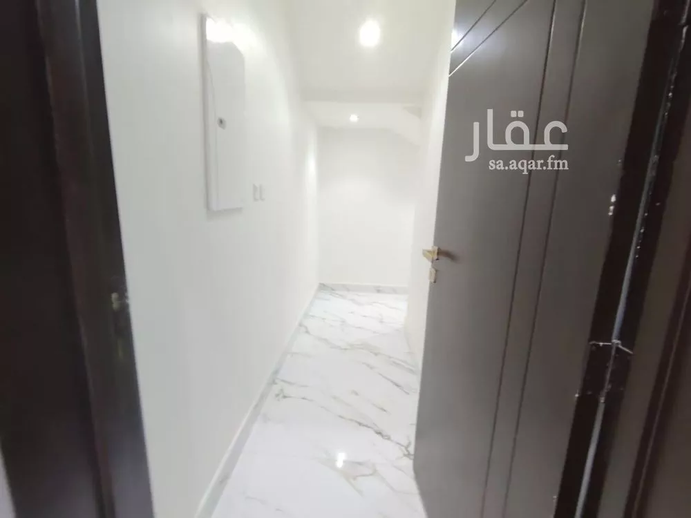فيلا 5 غرف في العريجاء الغربية 9
