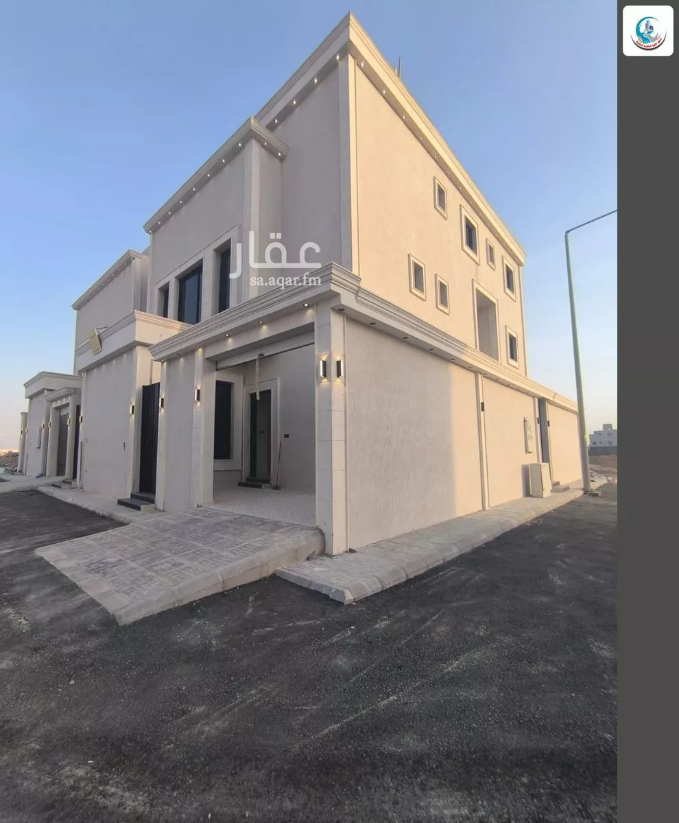 6 bedroom villa in Al Janadriyah 2