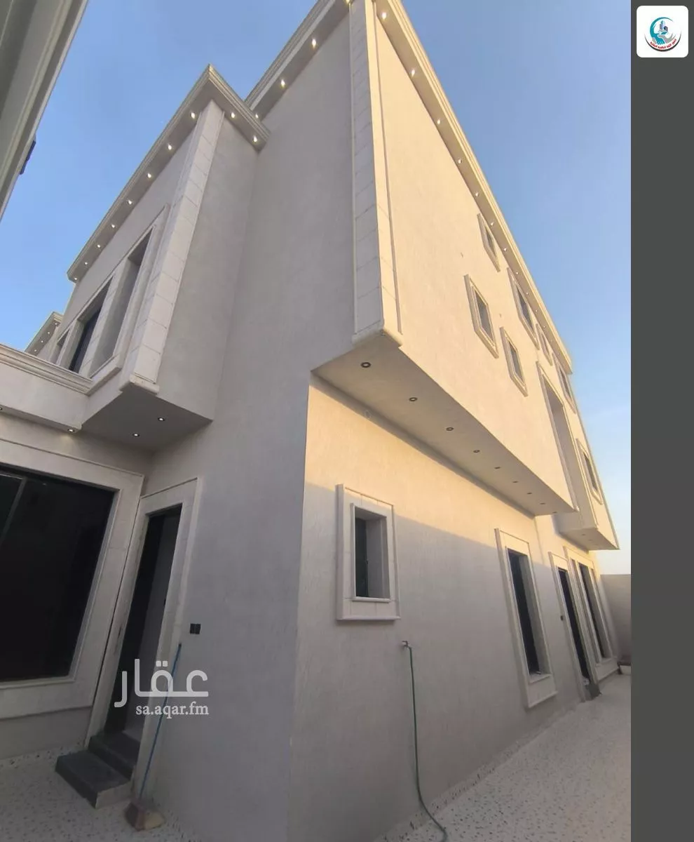 6 bedroom villa in Al Janadriyah 3