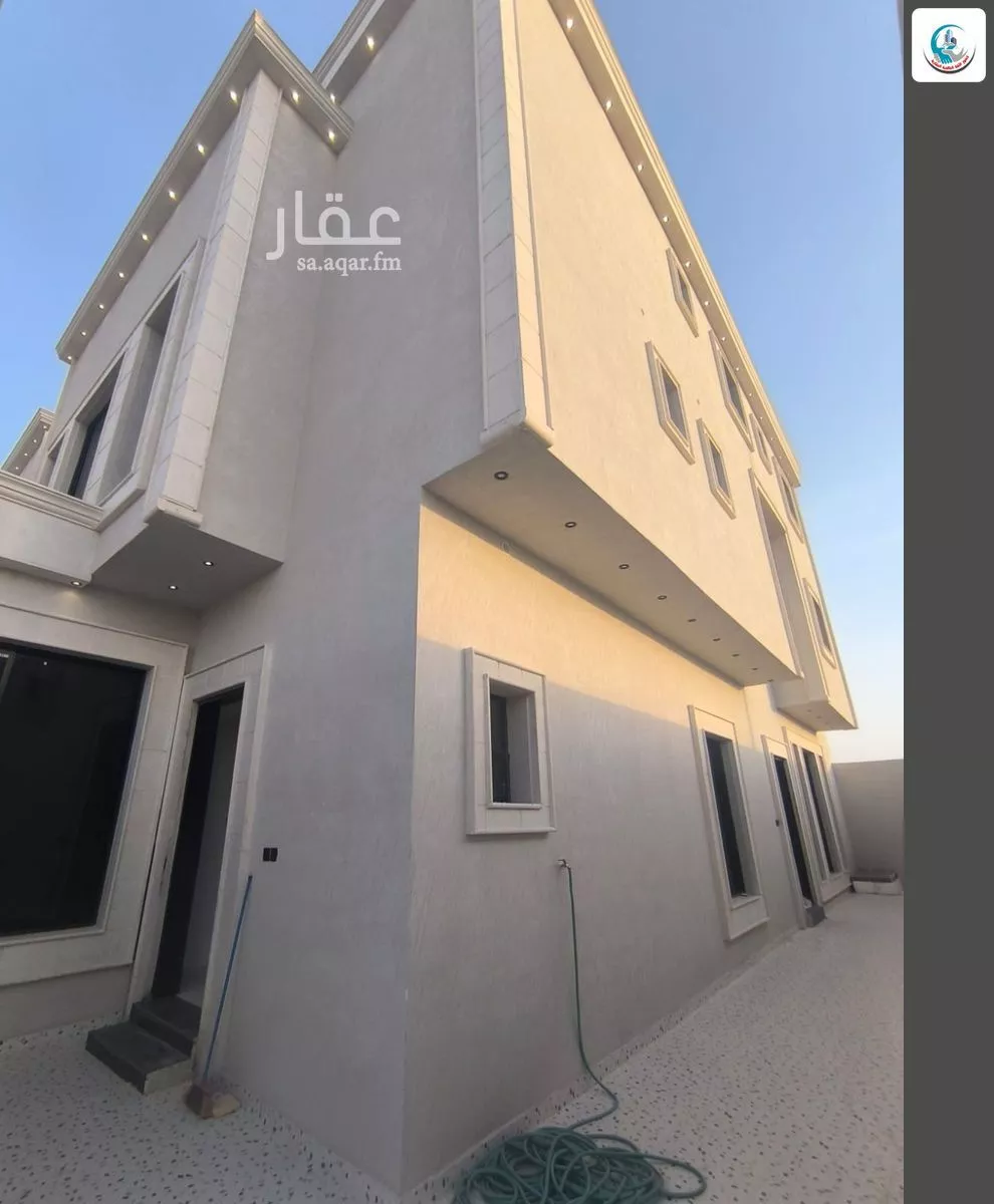 6 bedroom villa in Al Janadriyah 4