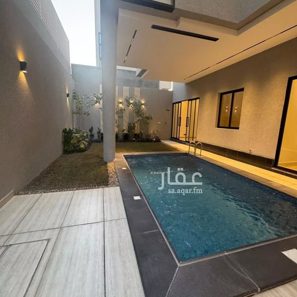 5 bedroom villa in Al Malqa 11