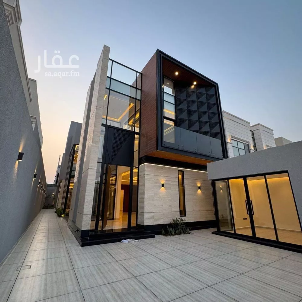 5 bedroom villa in Al Malqa 25