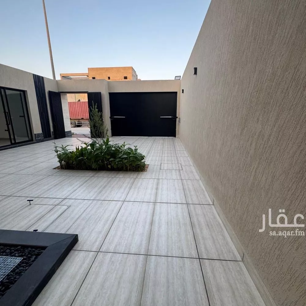 5 bedroom villa in Al Malqa 28