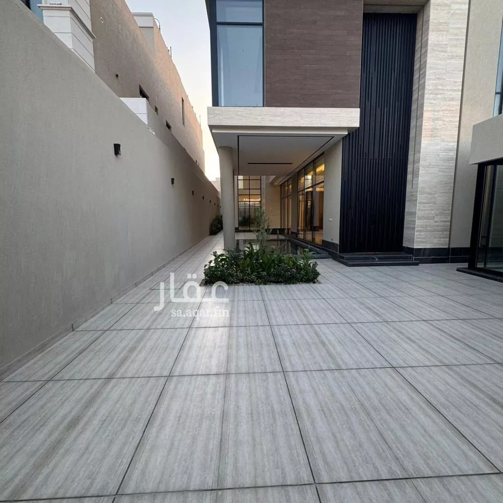 5 bedroom villa in Al Malqa 5