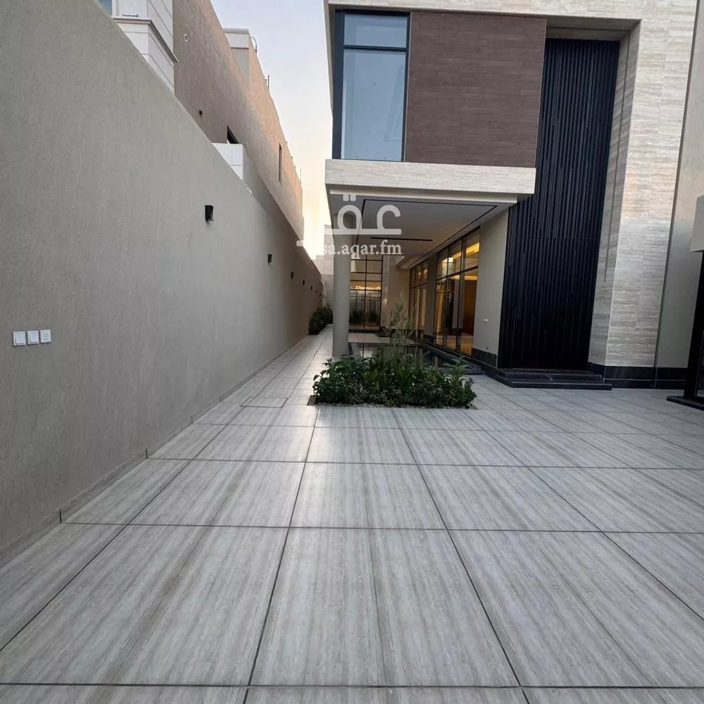5 bedroom villa in Al Malqa 6