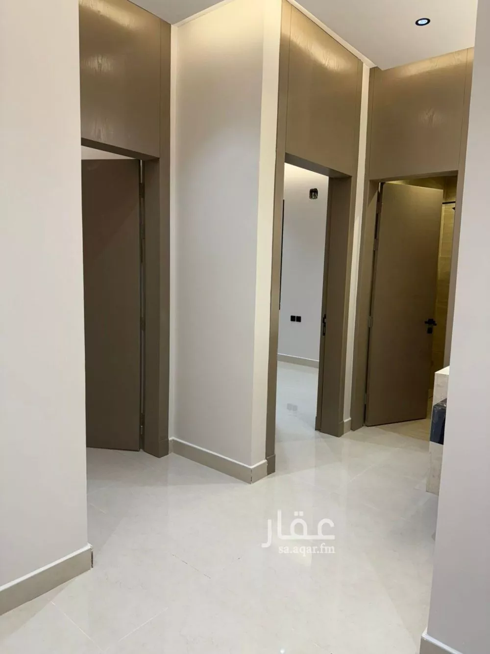 فيلا 5 غرف في الخليج 10