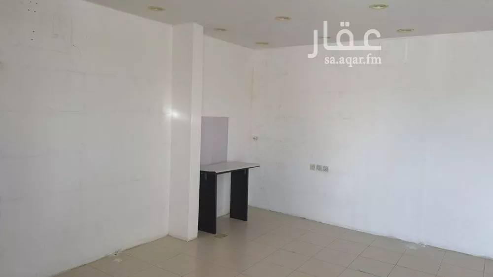 400 sqm shop in Al Uraija Al Gharbiyah 2