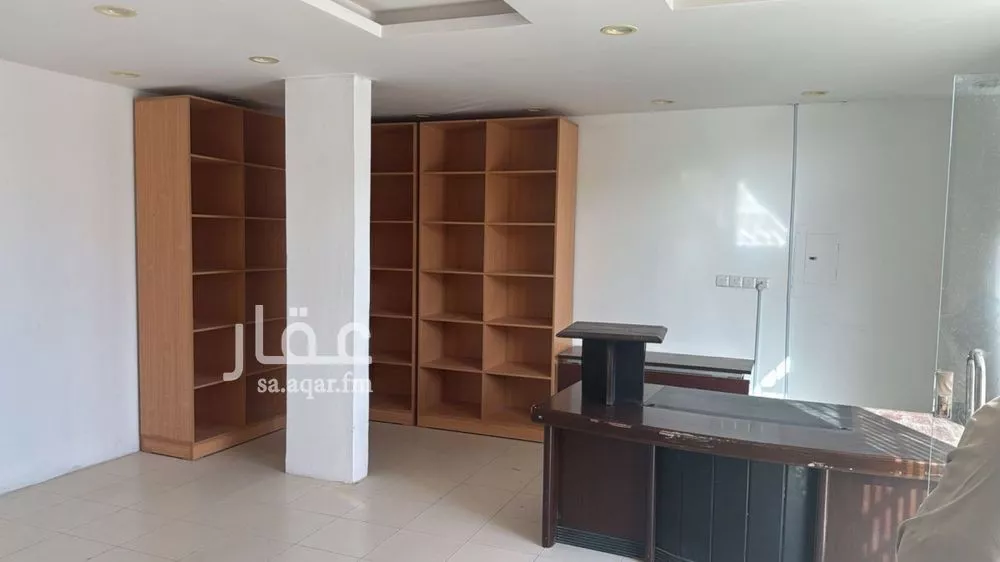 400 sqm shop in Al Uraija Al Gharbiyah 3