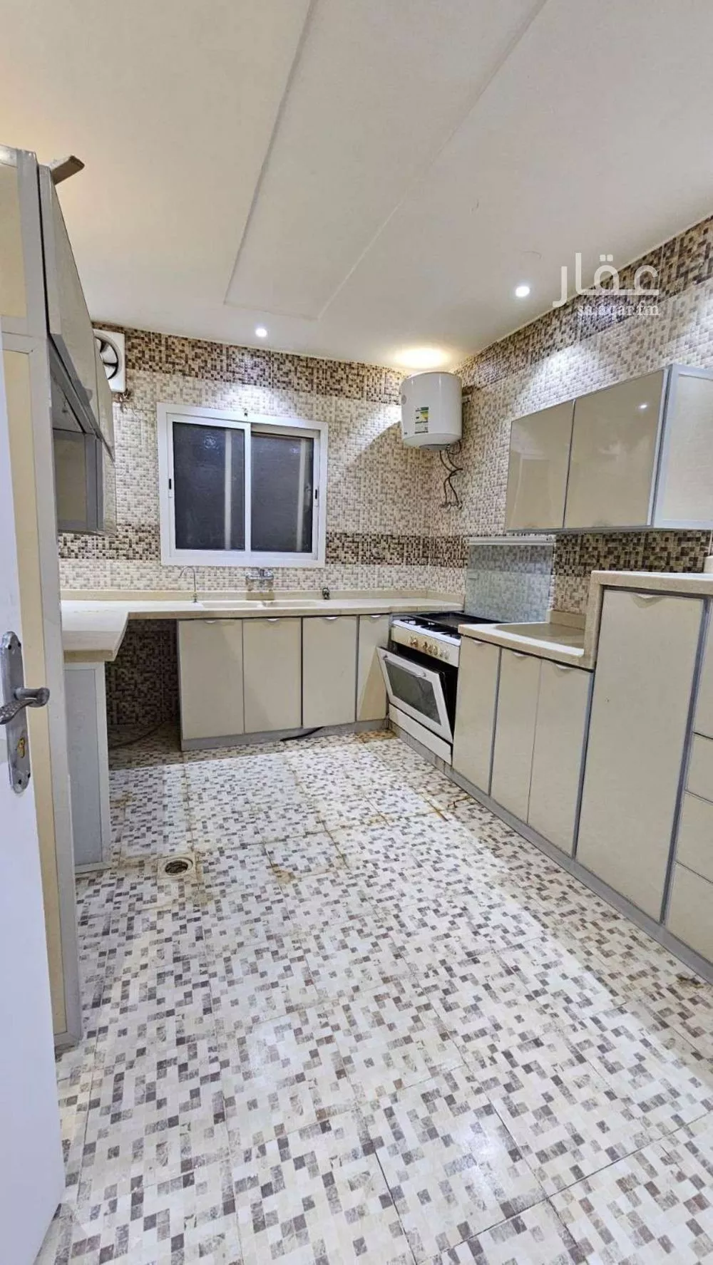 6 bedroom villa in Al Rimal 18