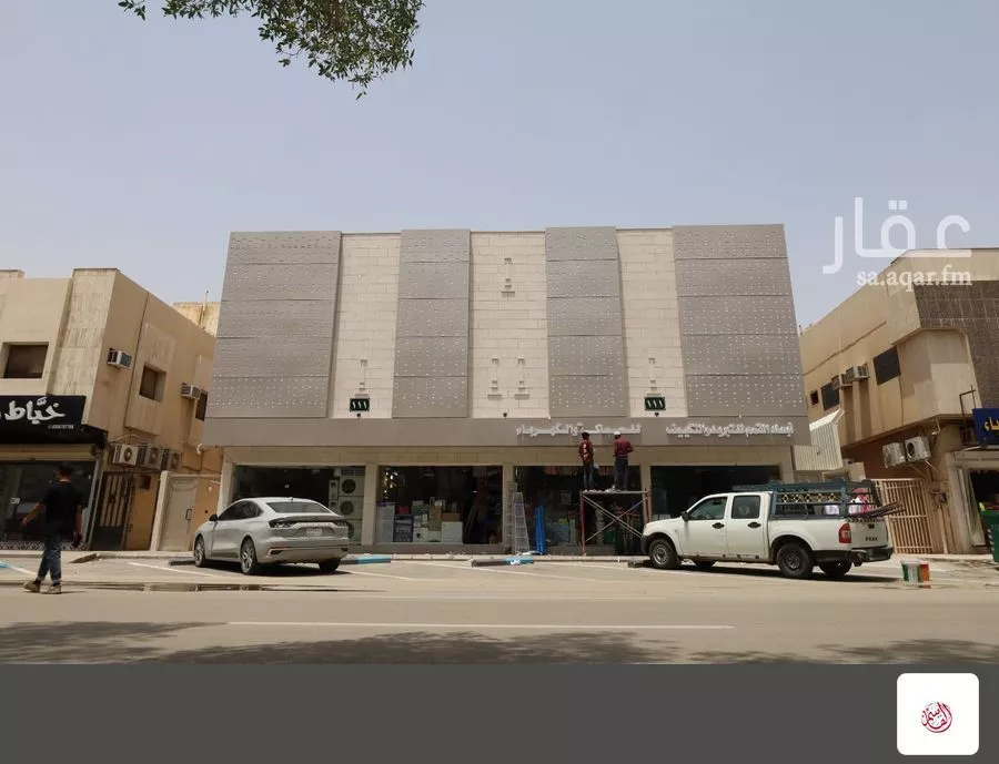 عمارة 693 م² في العليا 8