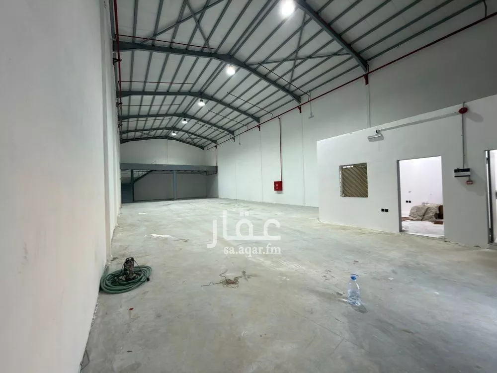 مستودع 1200 م² في طيبة 2