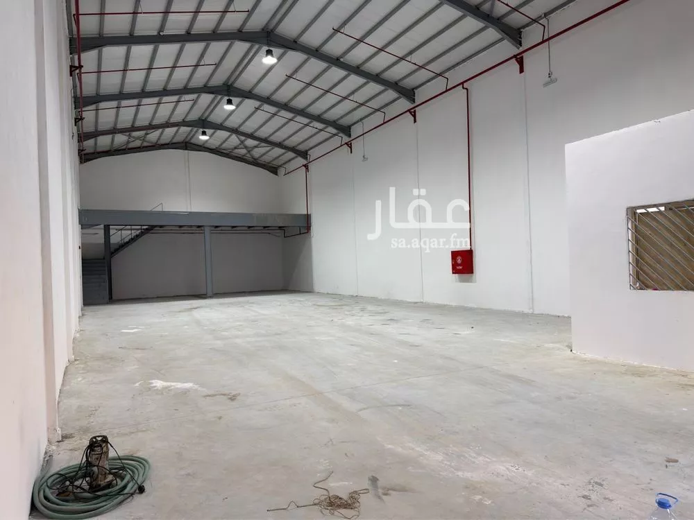مستودع 1200 م² في طيبة 3