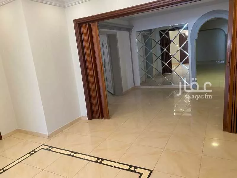 5 bedroom villa in Al Shati 4