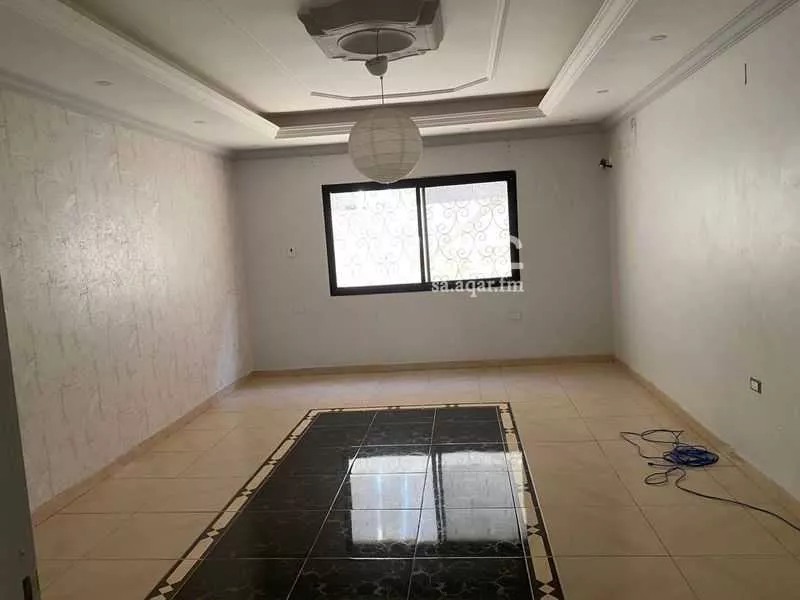 5 bedroom villa in Al Shati 6