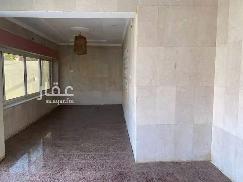 5 bedroom villa in Al Shati 7