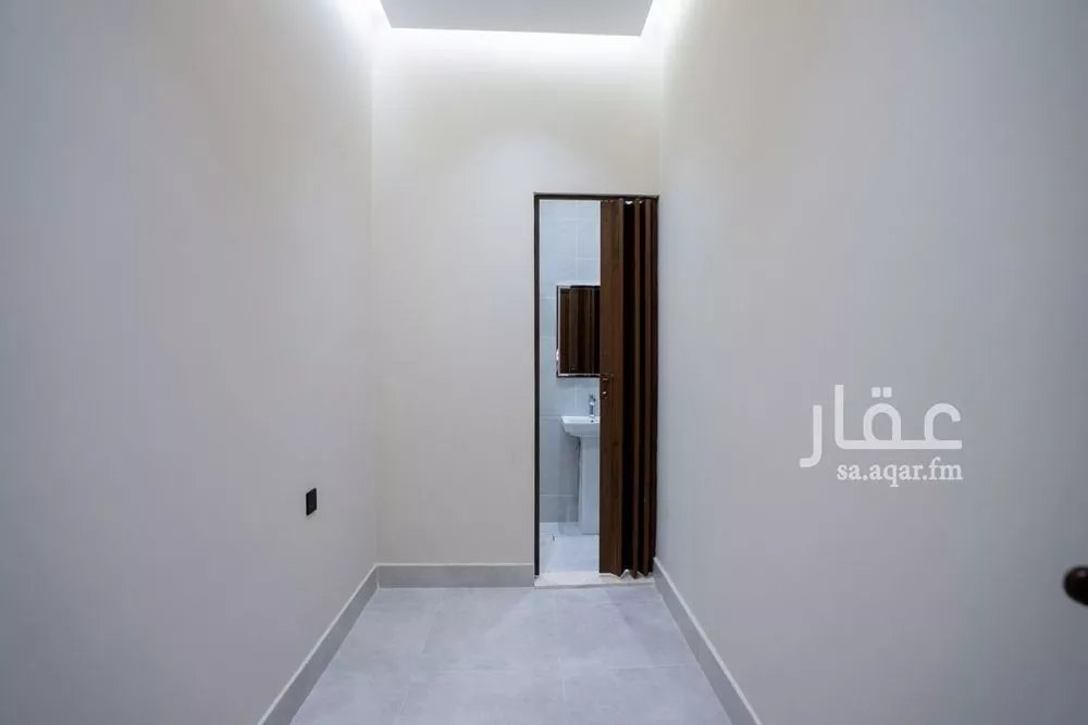 شقة 4 غرف في الروضة 6