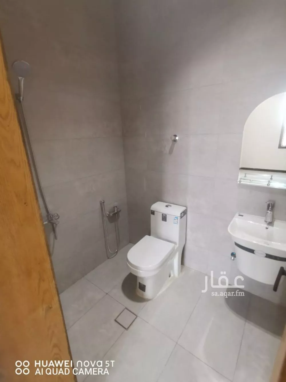 فيلا 4 غرف في الجنادرية 9
