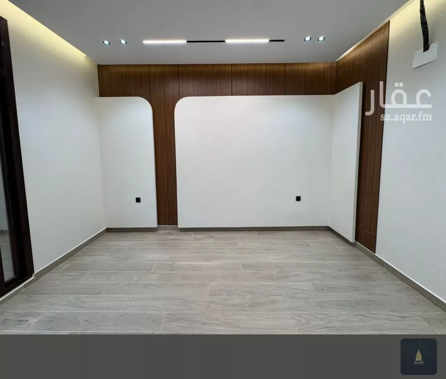 8 bedroom villa in King Fahd 15