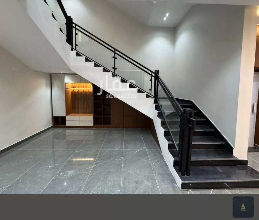 8 bedroom villa in King Fahd 18