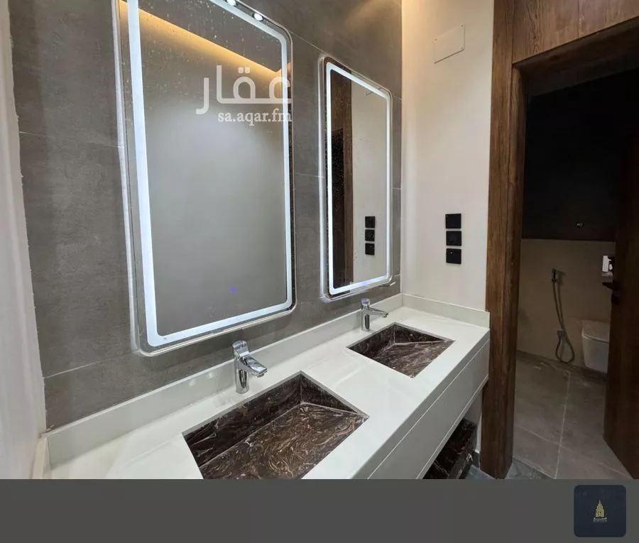 8 bedroom villa in King Fahd 5