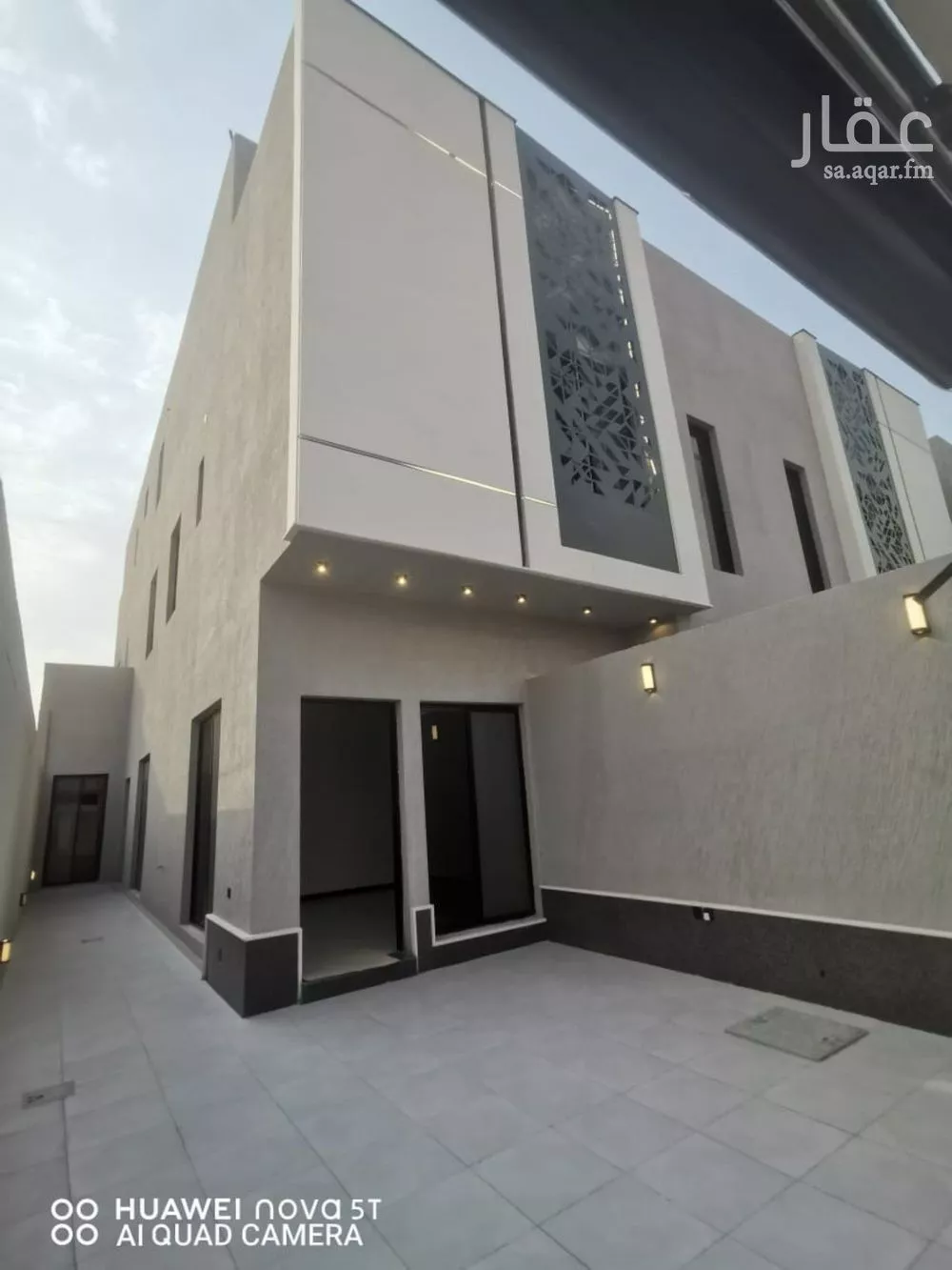 4 bedroom villa in Al Janadriyah 6