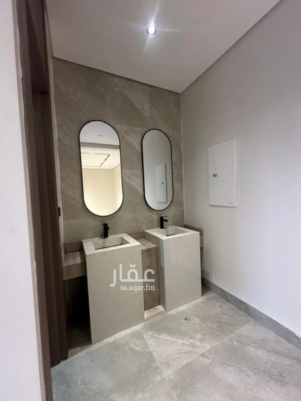 فيلا 8 غرف في الشرق 11