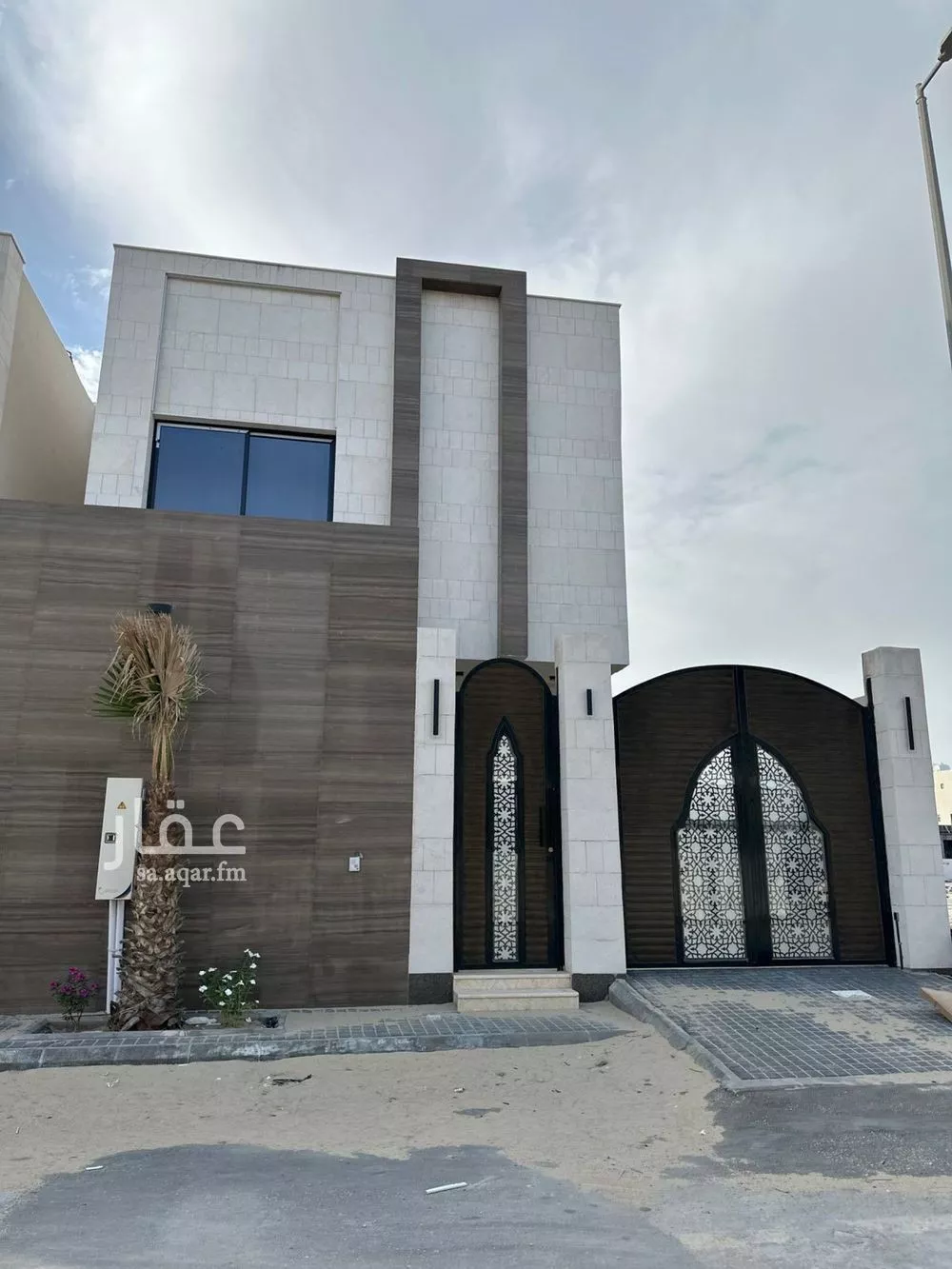فيلا 8 غرف في الشرق 2