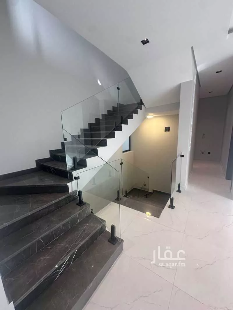 فيلا 5 غرف في السيف 10