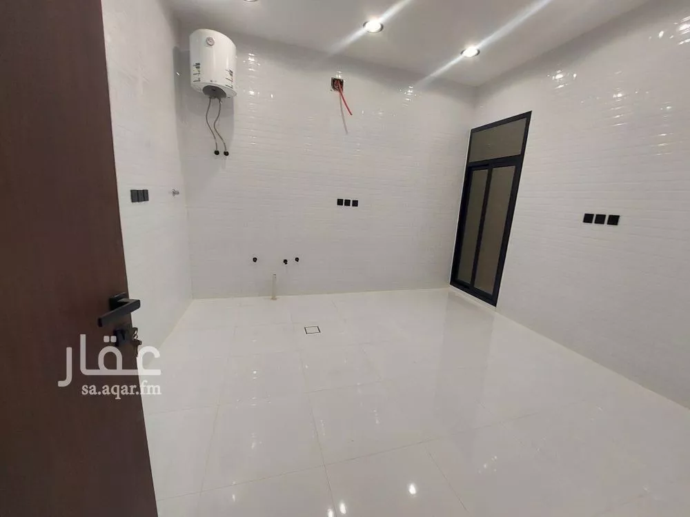 5 bedroom villa in Dhahrat Laban 13