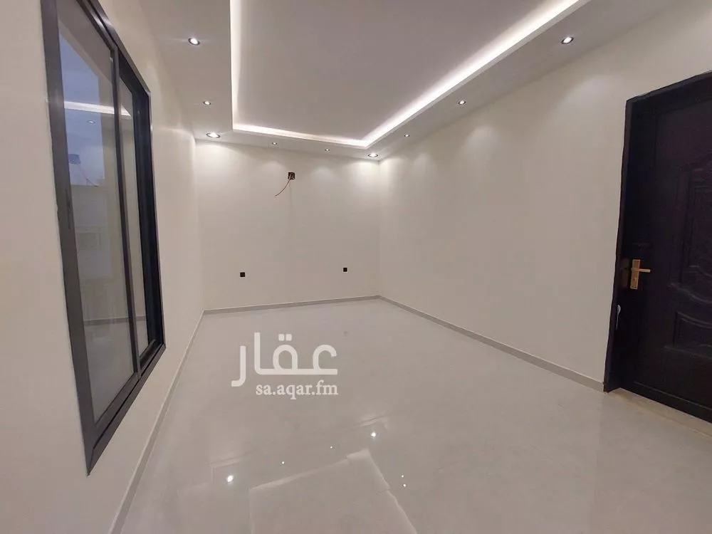 5 bedroom villa in Dhahrat Laban 15