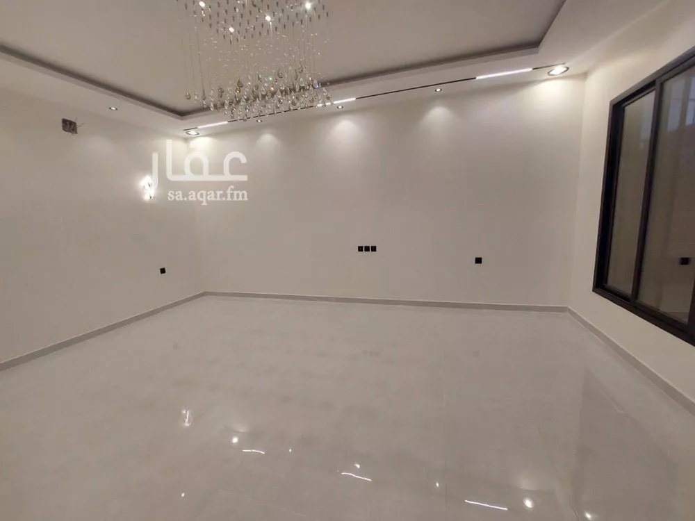 5 bedroom villa in Dhahrat Laban 17