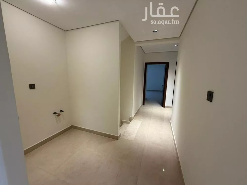 فيلا 5 غرف في العارض 12