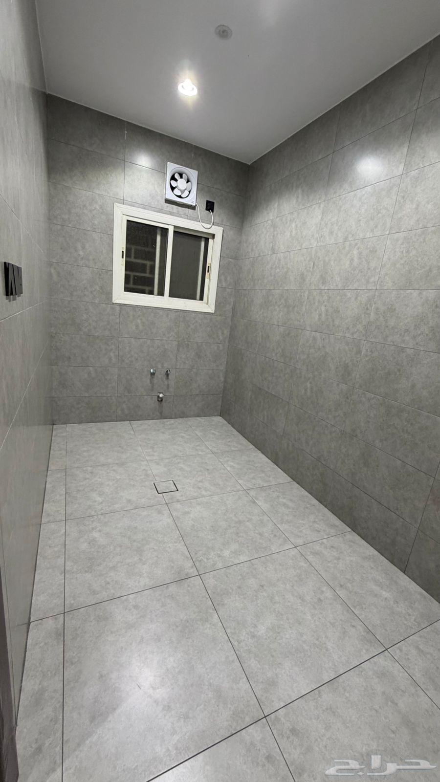 3 bedroom apartment in Al Hamdaniyah 13