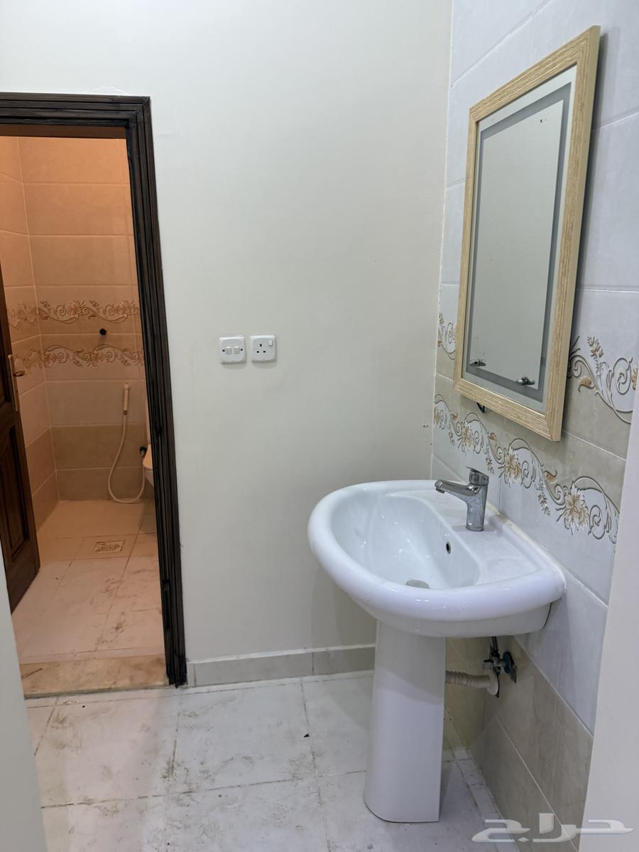 4 bedroom apartment in Al Bashaer 11