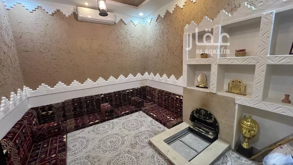 فيلا 5 غرف في العارض 8