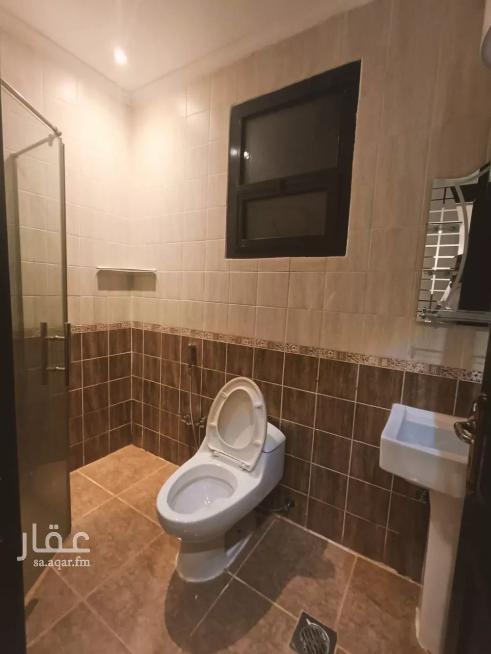فيلا 4 غرف في الملقا 12