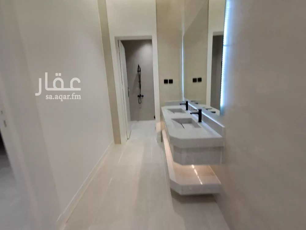 5 bedroom villa in Dhahrat Laban 17