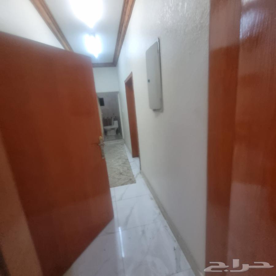 شقة 5 غرف في احد 8
