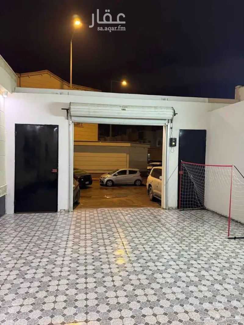 8 bedroom villa in Al Rimal 3