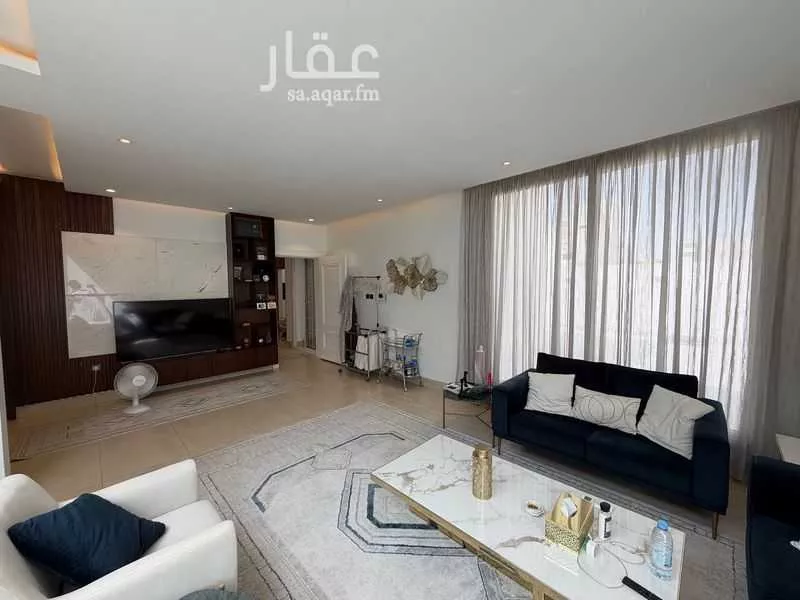 شقة 5 غرف في الملقا 6