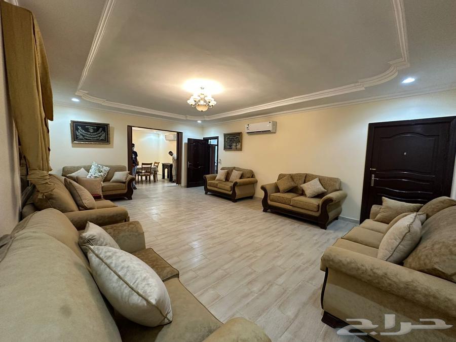 شقة 6 غرف في الإسكان 3