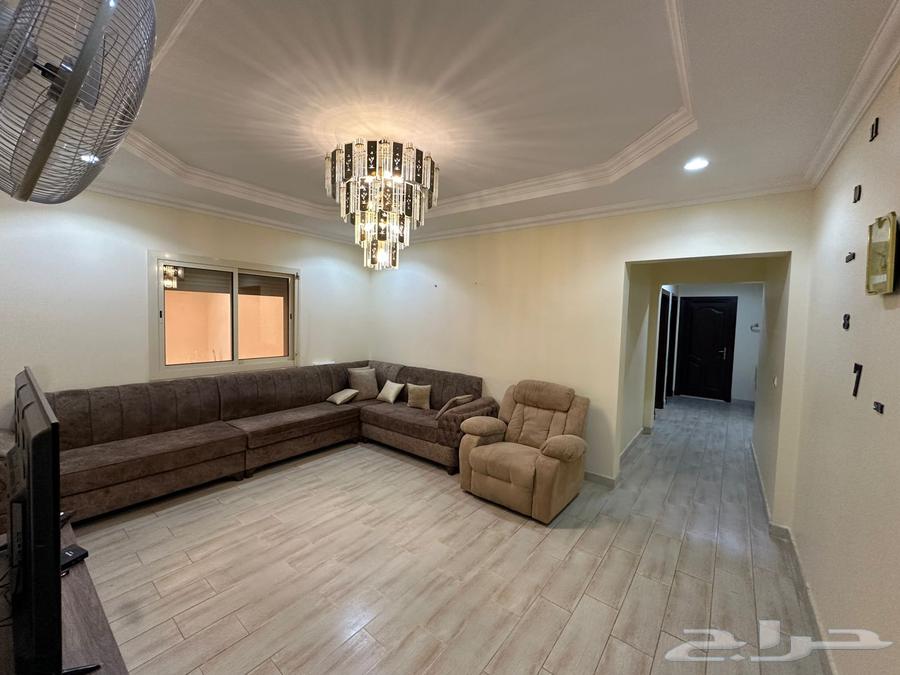 شقة 6 غرف في الإسكان 5